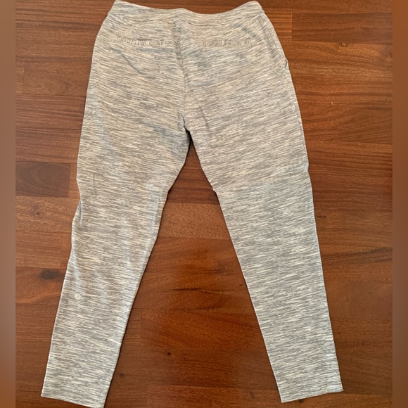 Women’s Lululemon pants size 4 - Picture 2 of 2